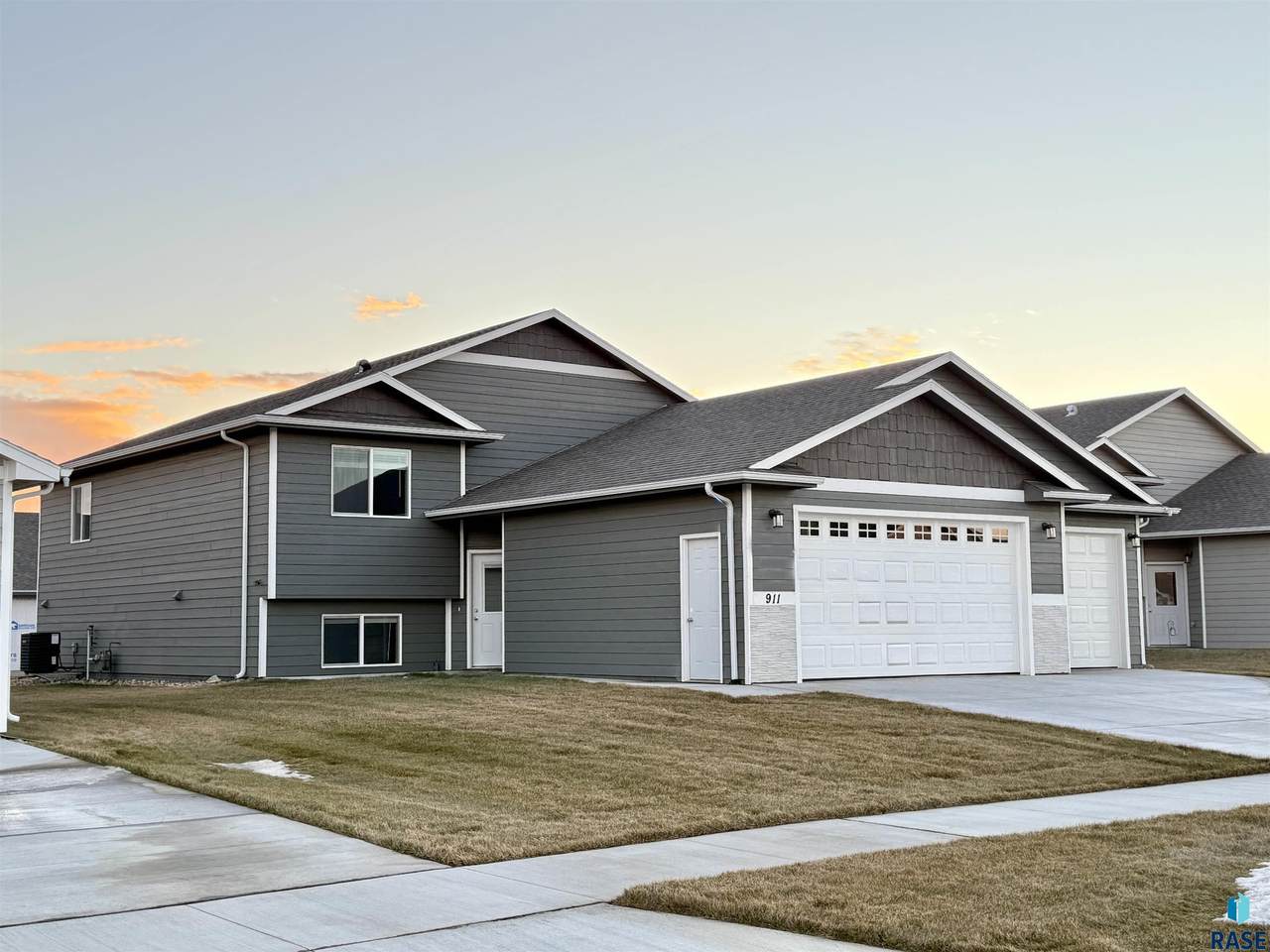 911 Birch St Street - Photo 1