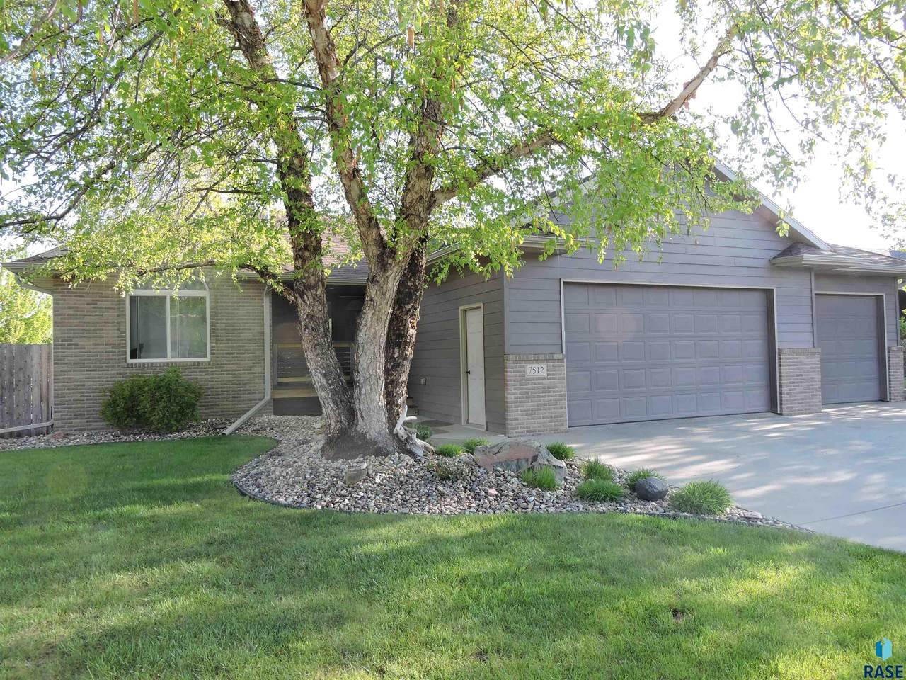 7512 Stoney Creek St - Photo 1