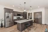 1302 Castle St - Photo 2