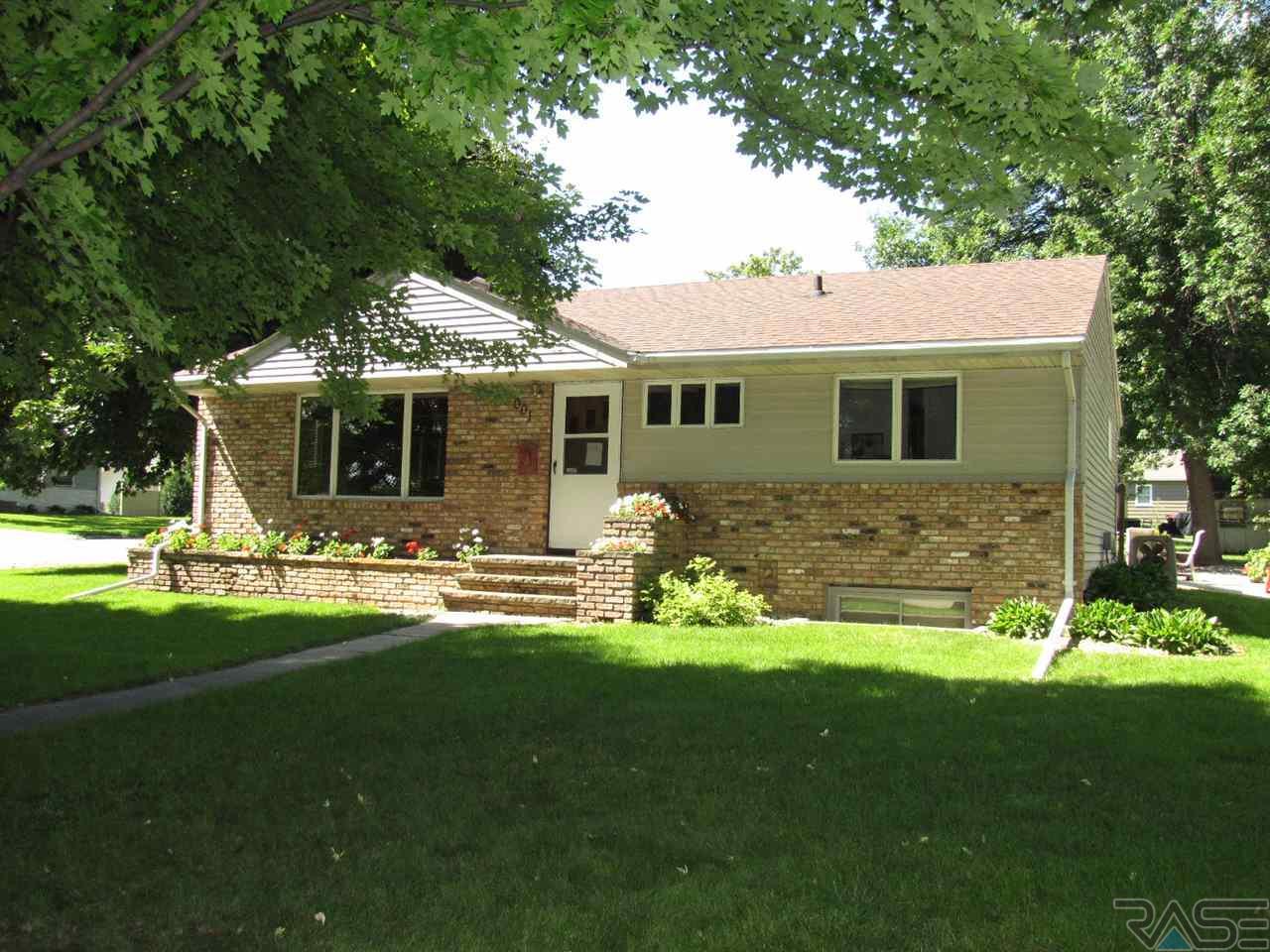 1001 Estey St - Photo 1