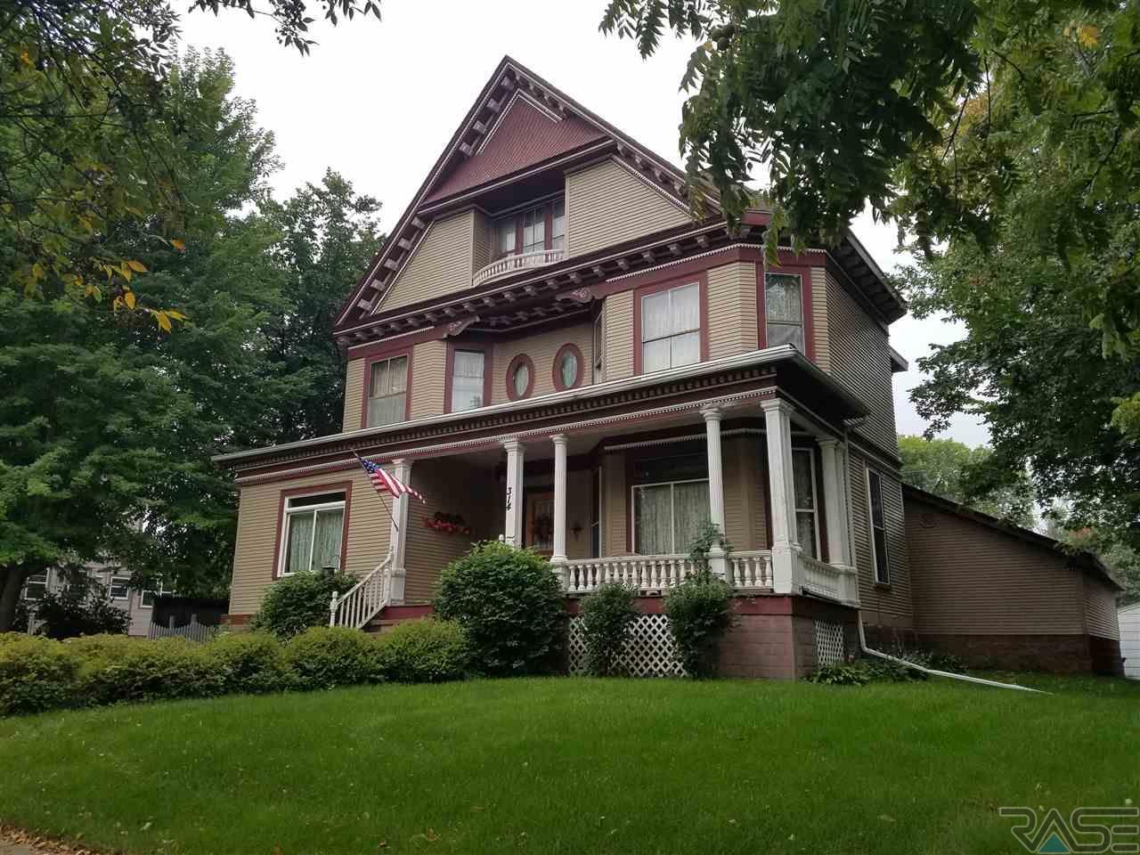 314 2nd Ave Se - Photo 1