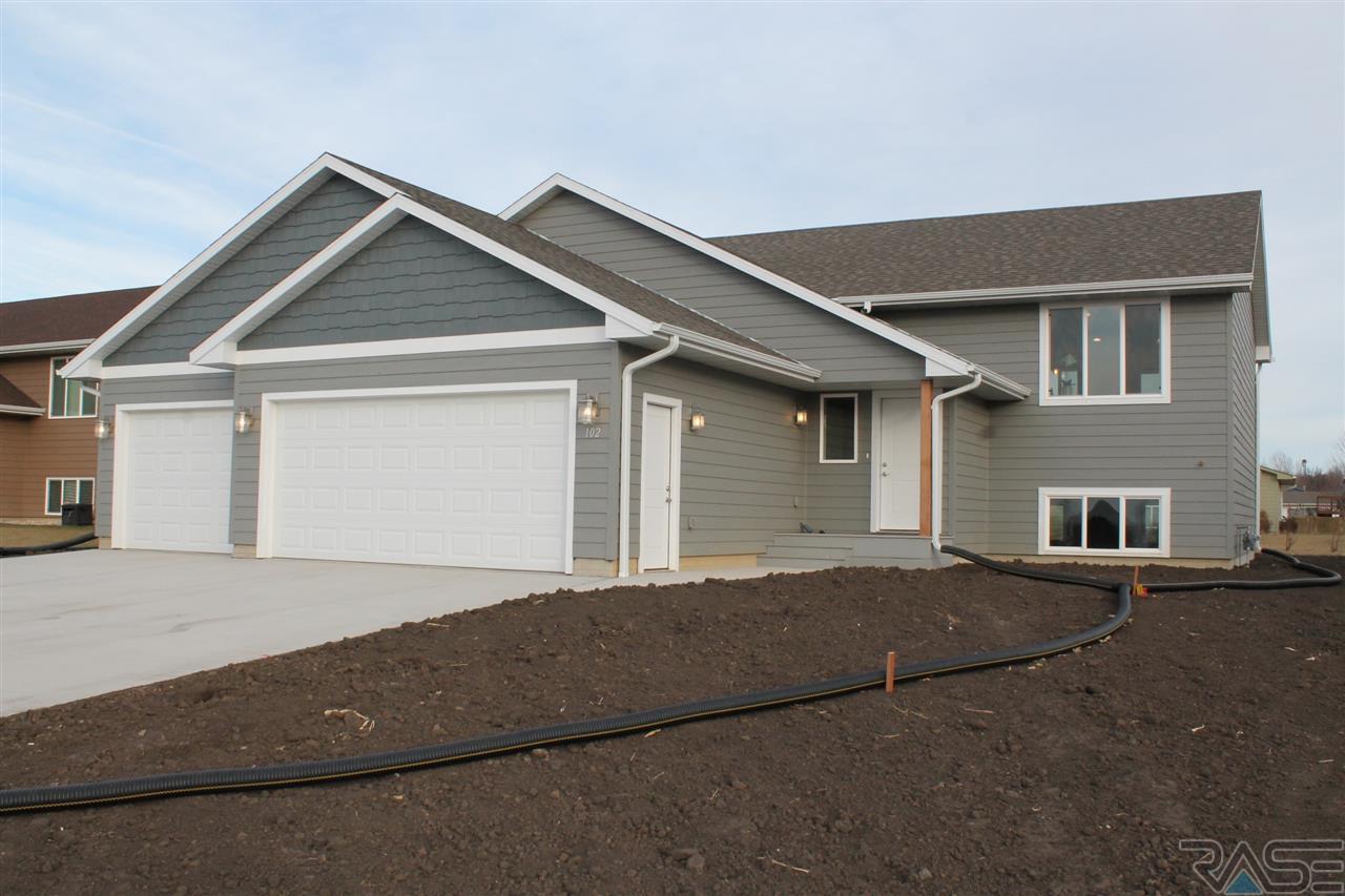 102 Sund St - Photo 1