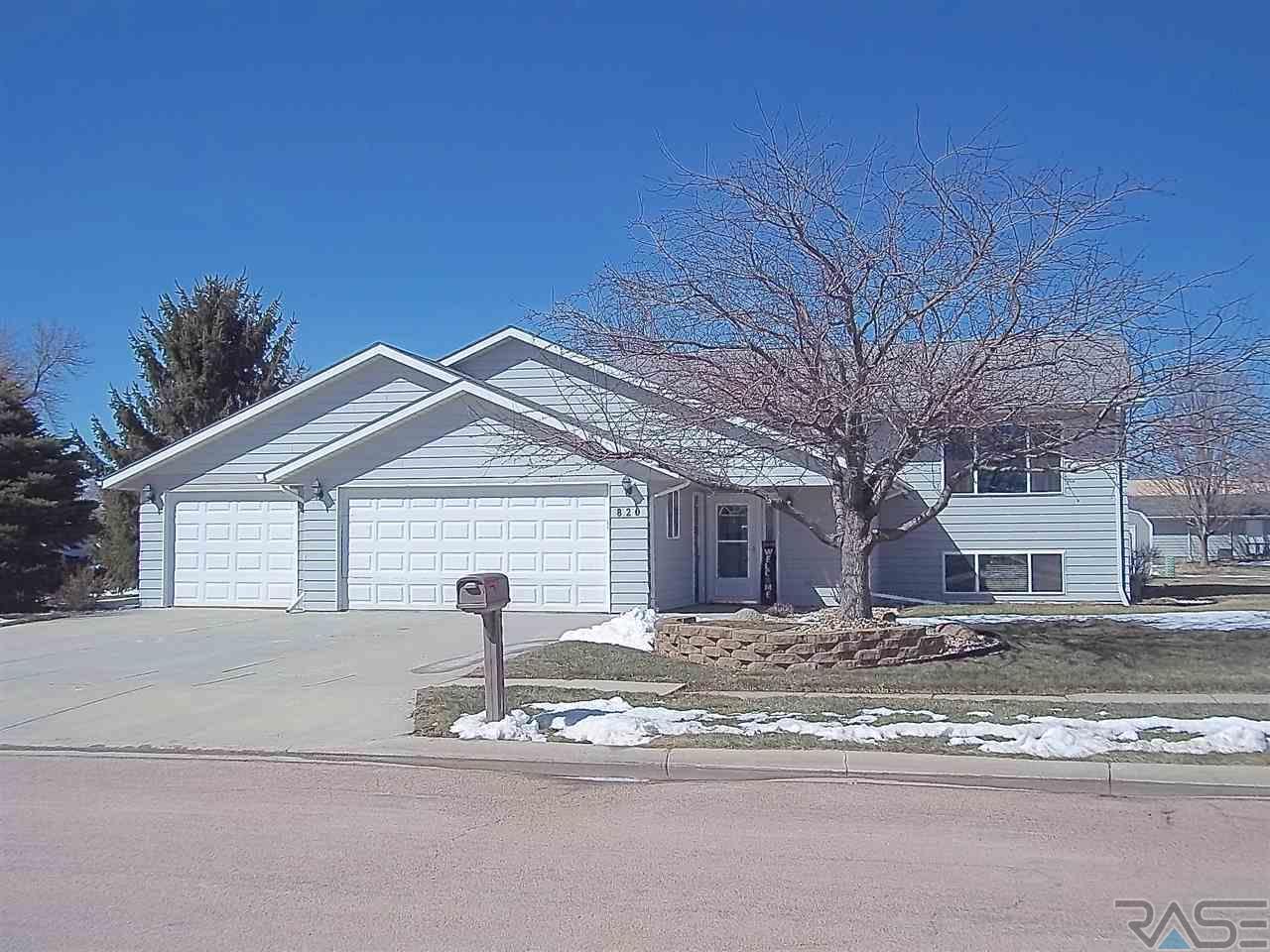 820 2nd Ave - Photo 1