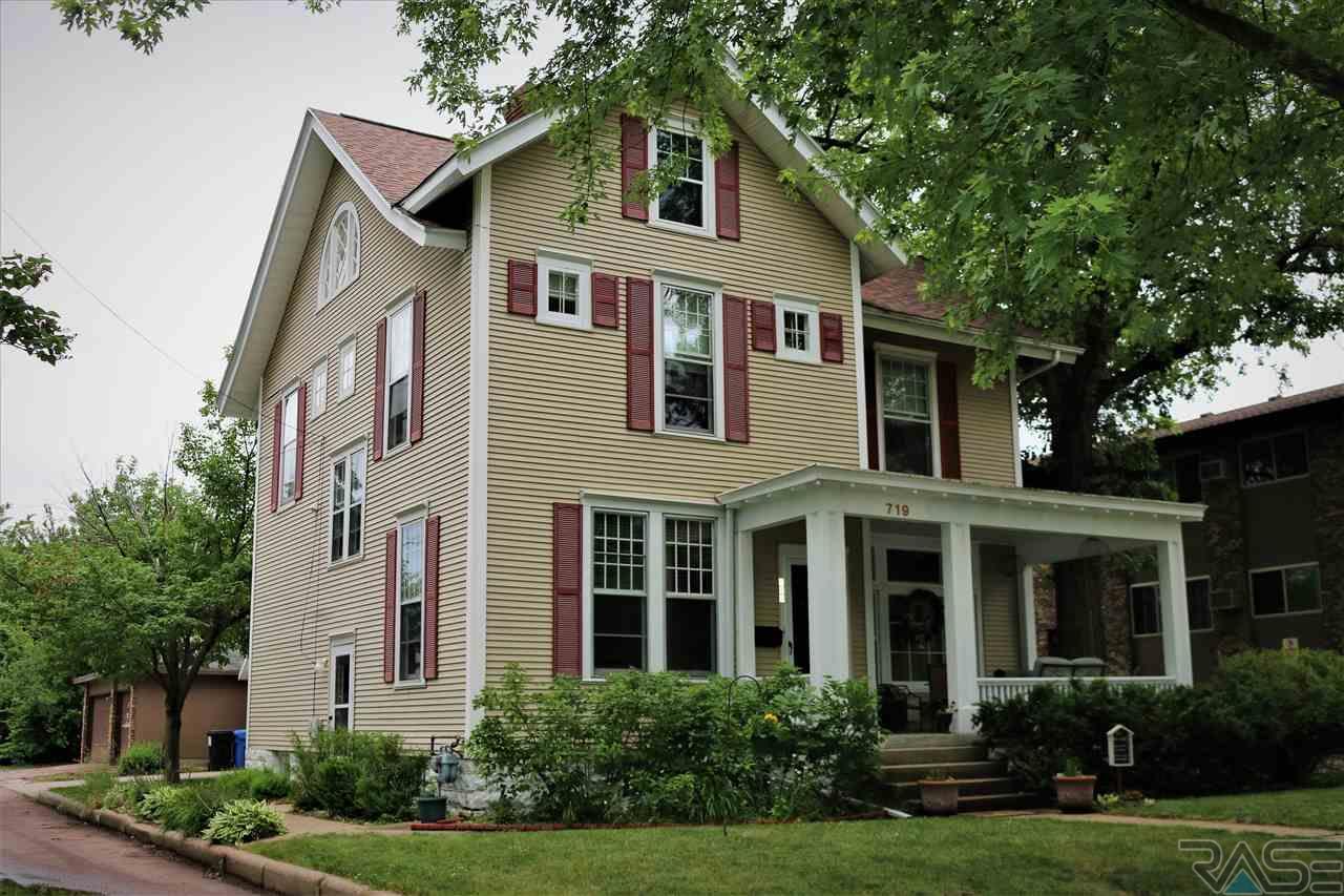 719 9th St - Photo 1