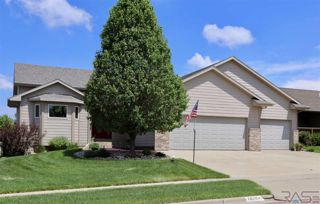 7620 Legacy St - Photo 1