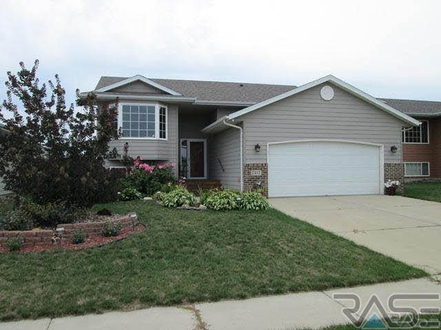 7412 52nd St - Photo 1