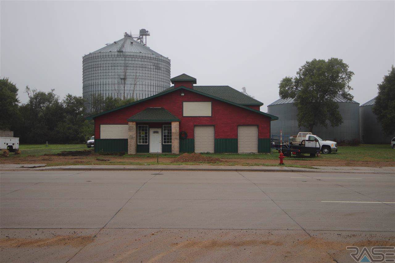 411 Cedar St - Photo 1