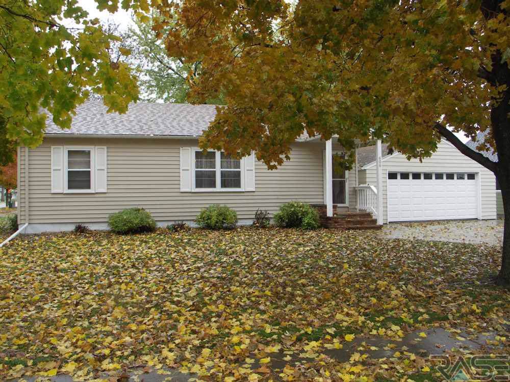 606 Oakley St - Photo 1