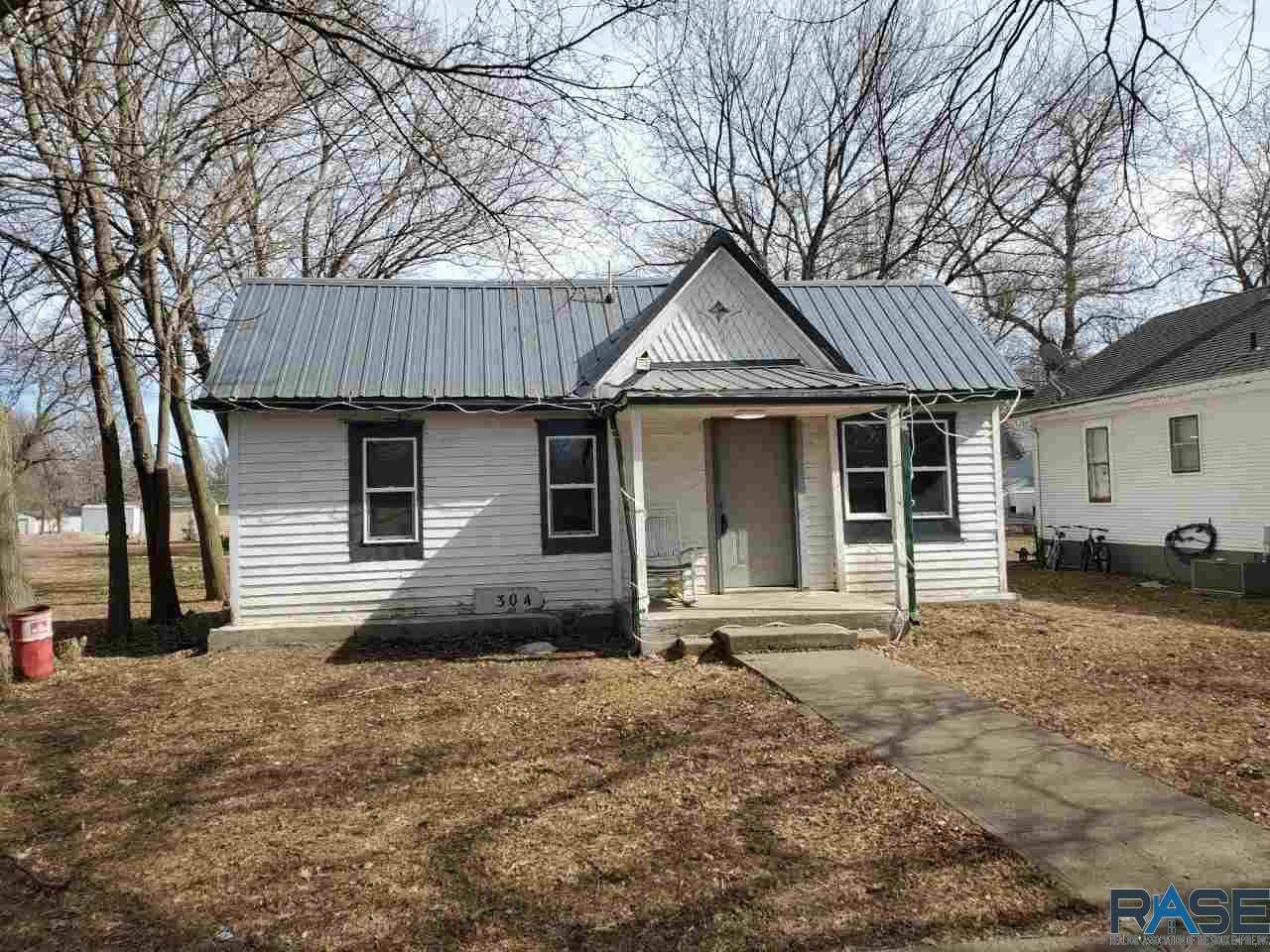 304 Washington St - Photo 1
