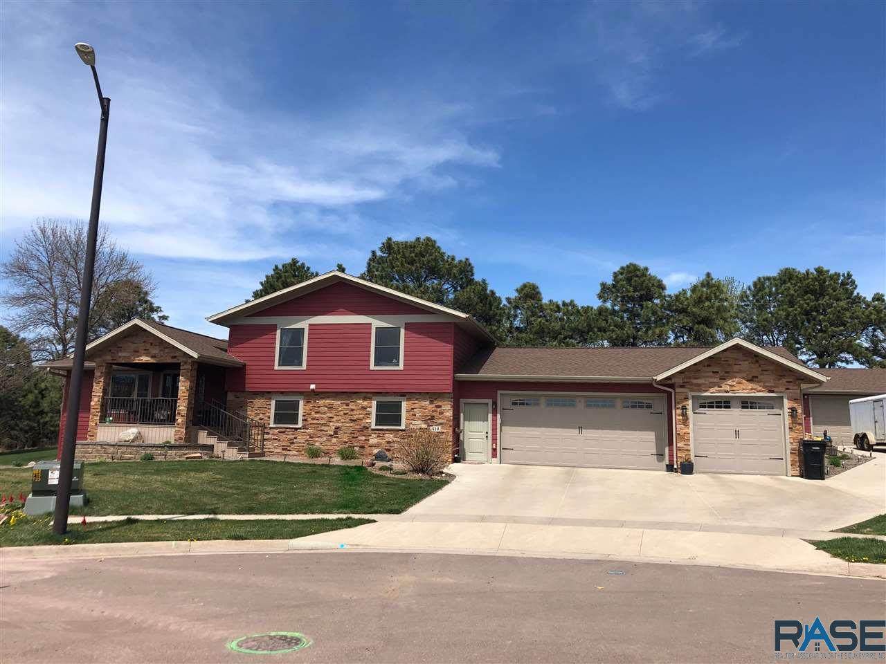 416 Emerald Cir - Photo 1