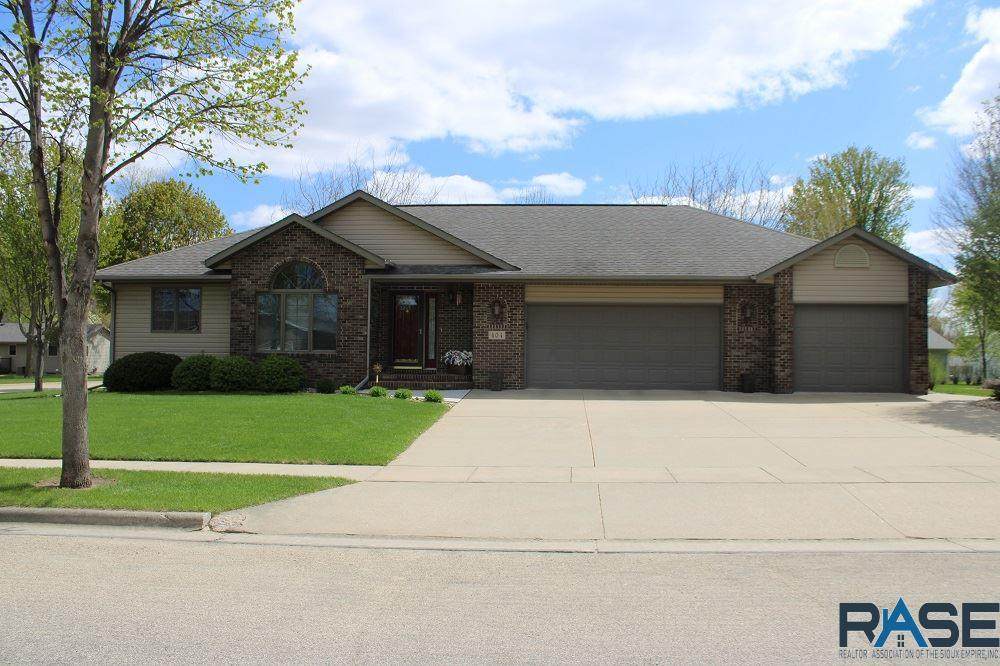 404 Veterans Dr - Photo 1