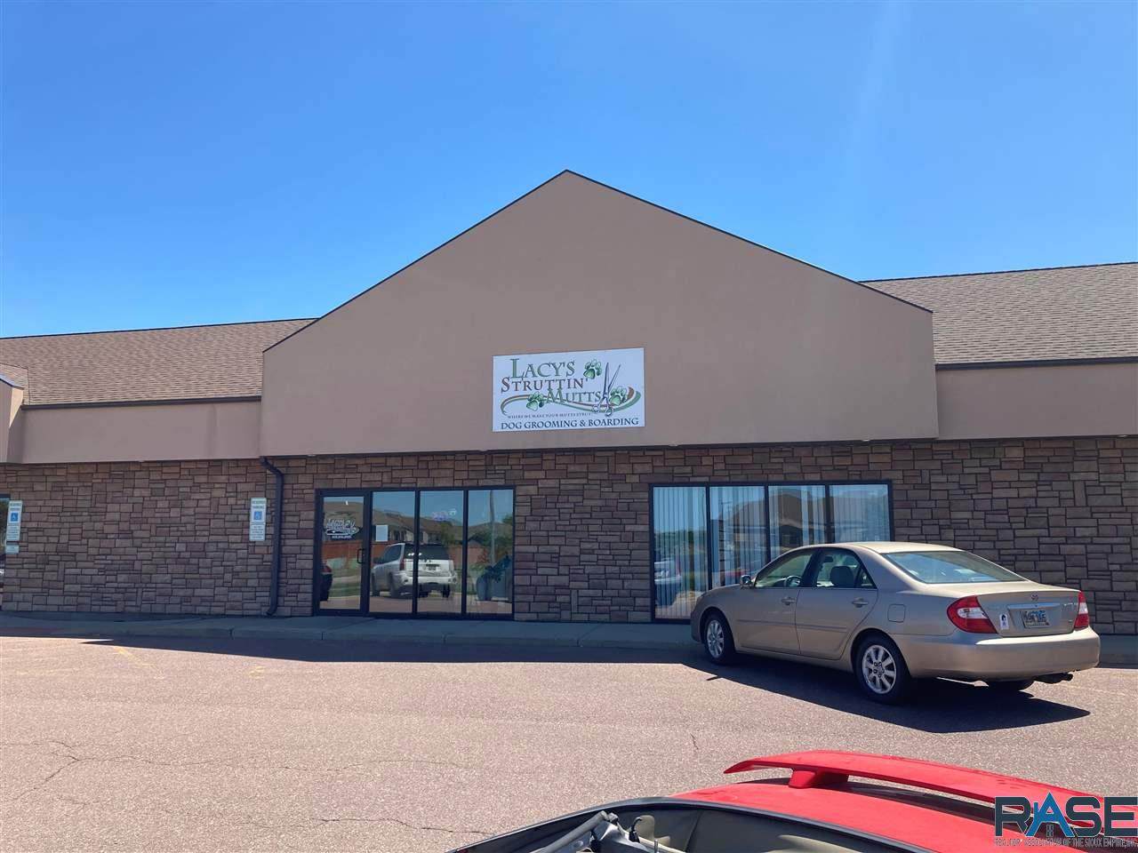 910 Main Ave - Photo 1