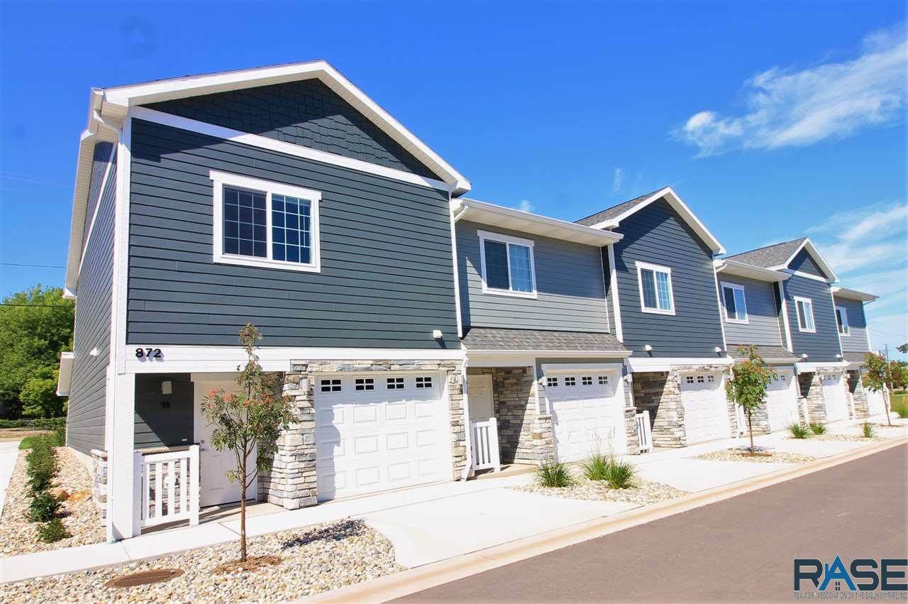 872 Sycamore Ave - Photo 1