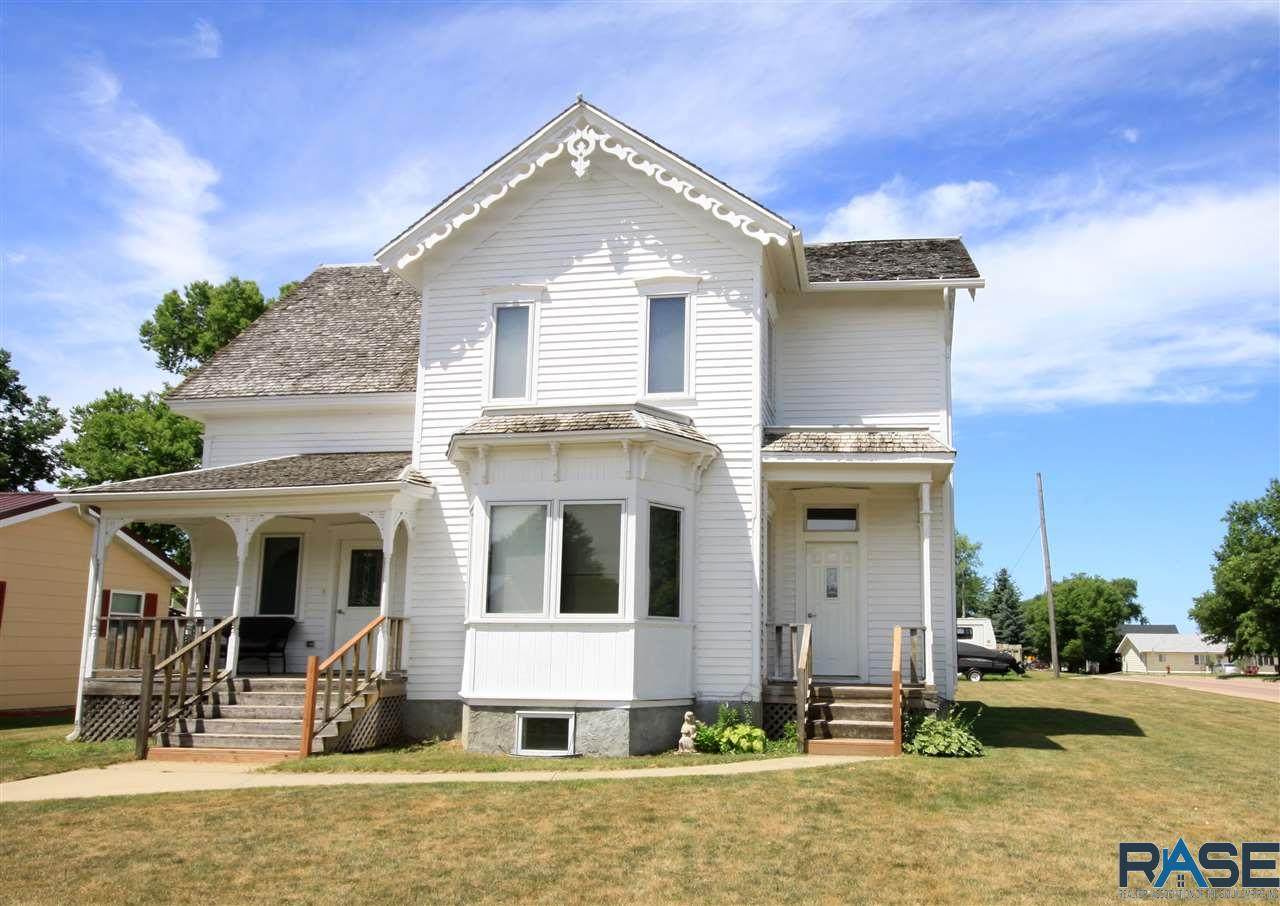 389 Walnut St - Photo 1