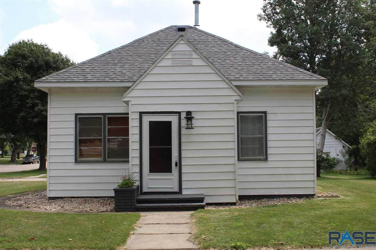 310 Estey St - Photo 1