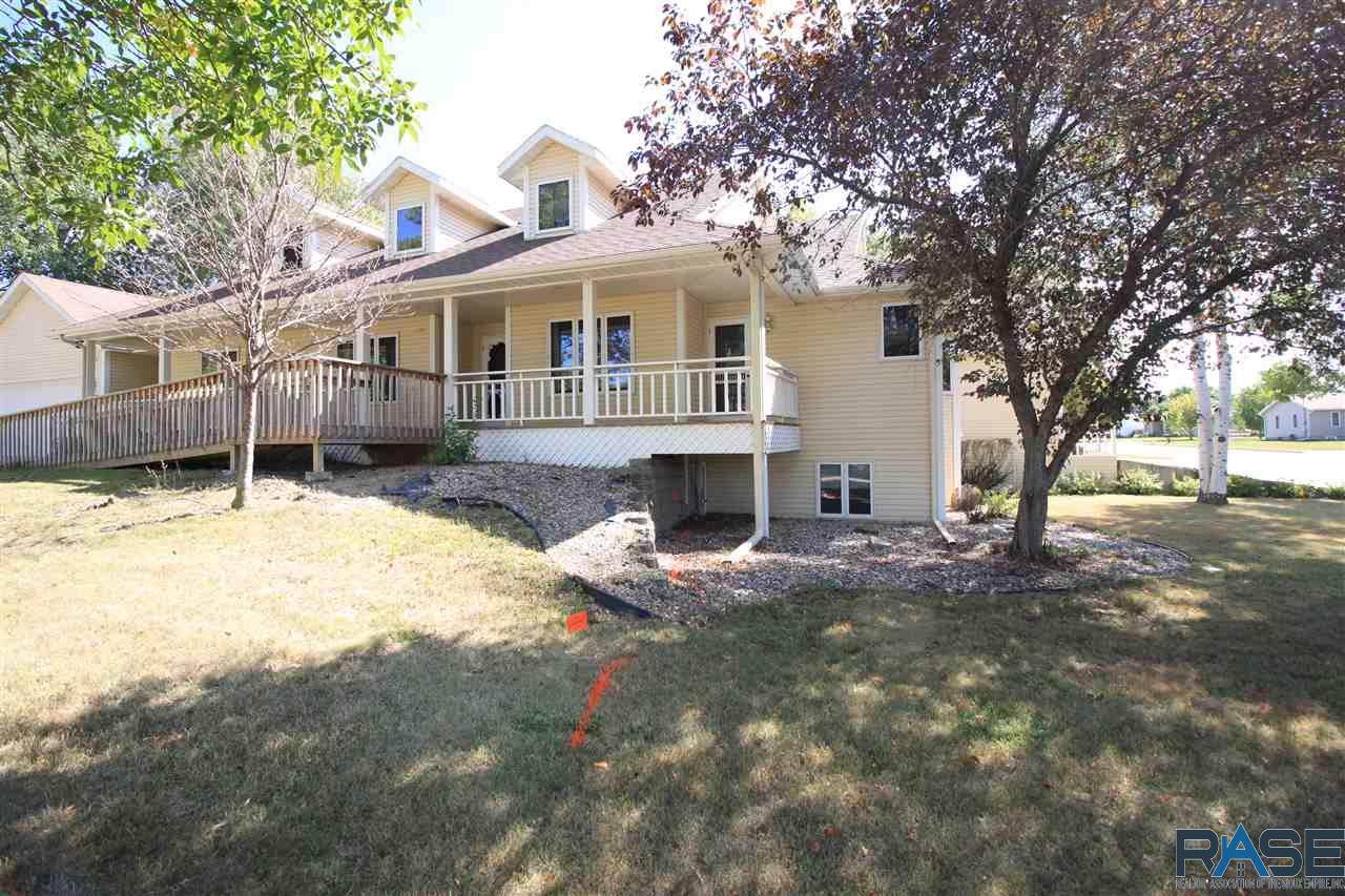 220 Lincoln St - Photo 1