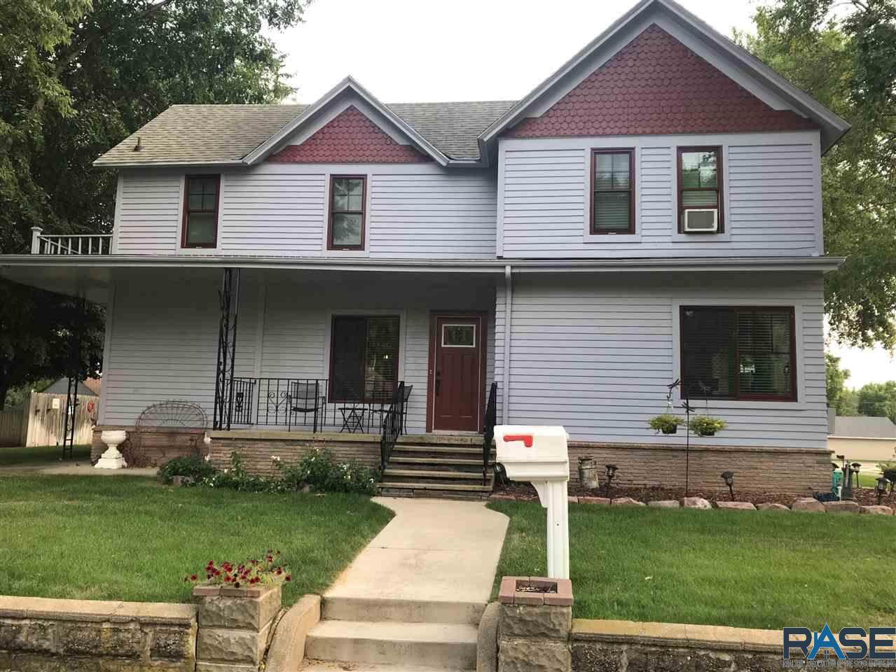329 4th St - Photo 1