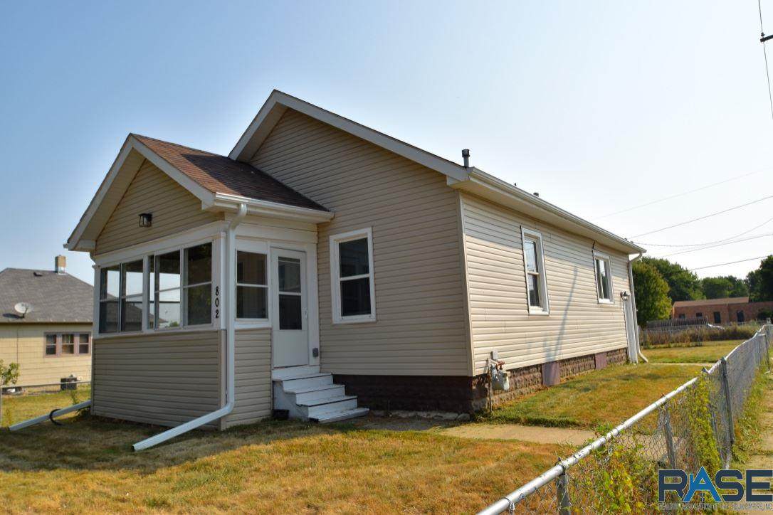 802 French Ave - Photo 1