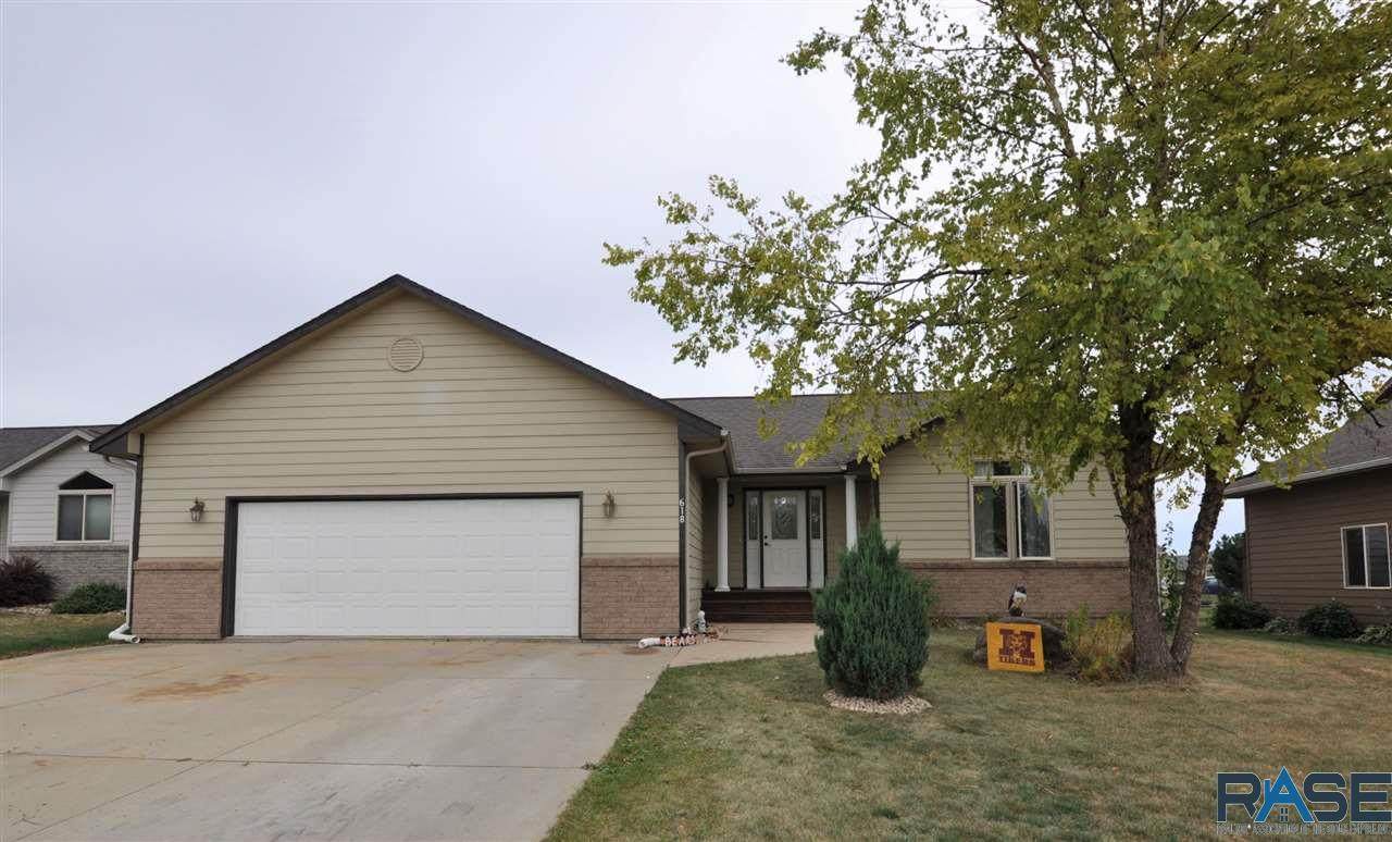 618 Falcon Ave - Photo 1