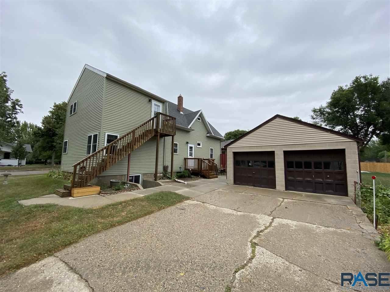 619 Lincoln St - Photo 1