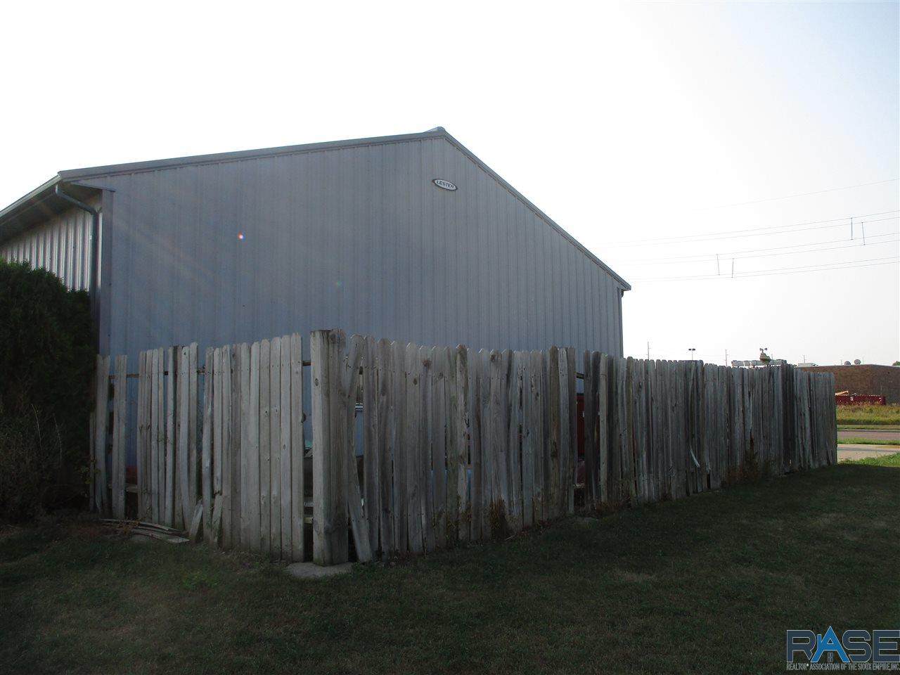 2708 9th St - Photo 1