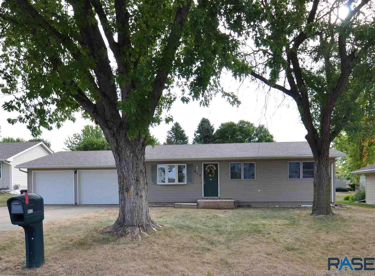 912 Blaine St - Photo 1