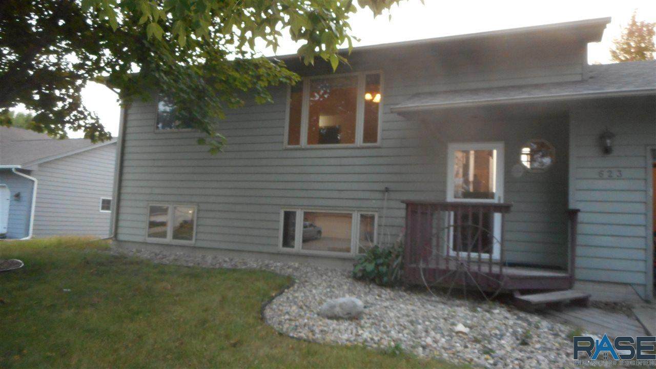 623 Hickory Ln - Photo 1