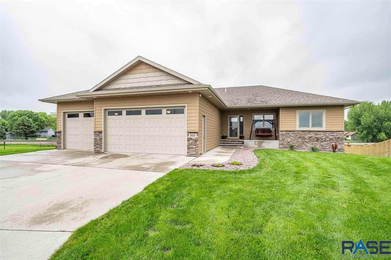 305 Columbia Cir - Photo 1