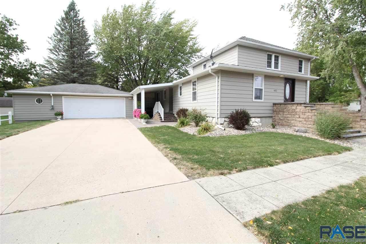 652 Cedar Ave - Photo 1