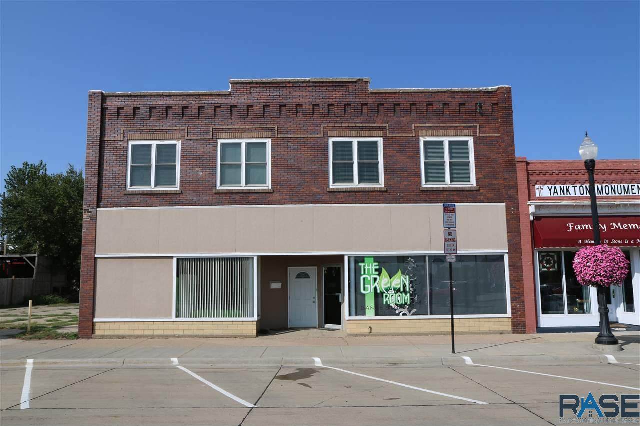 321 Douglas Ave - Photo 1