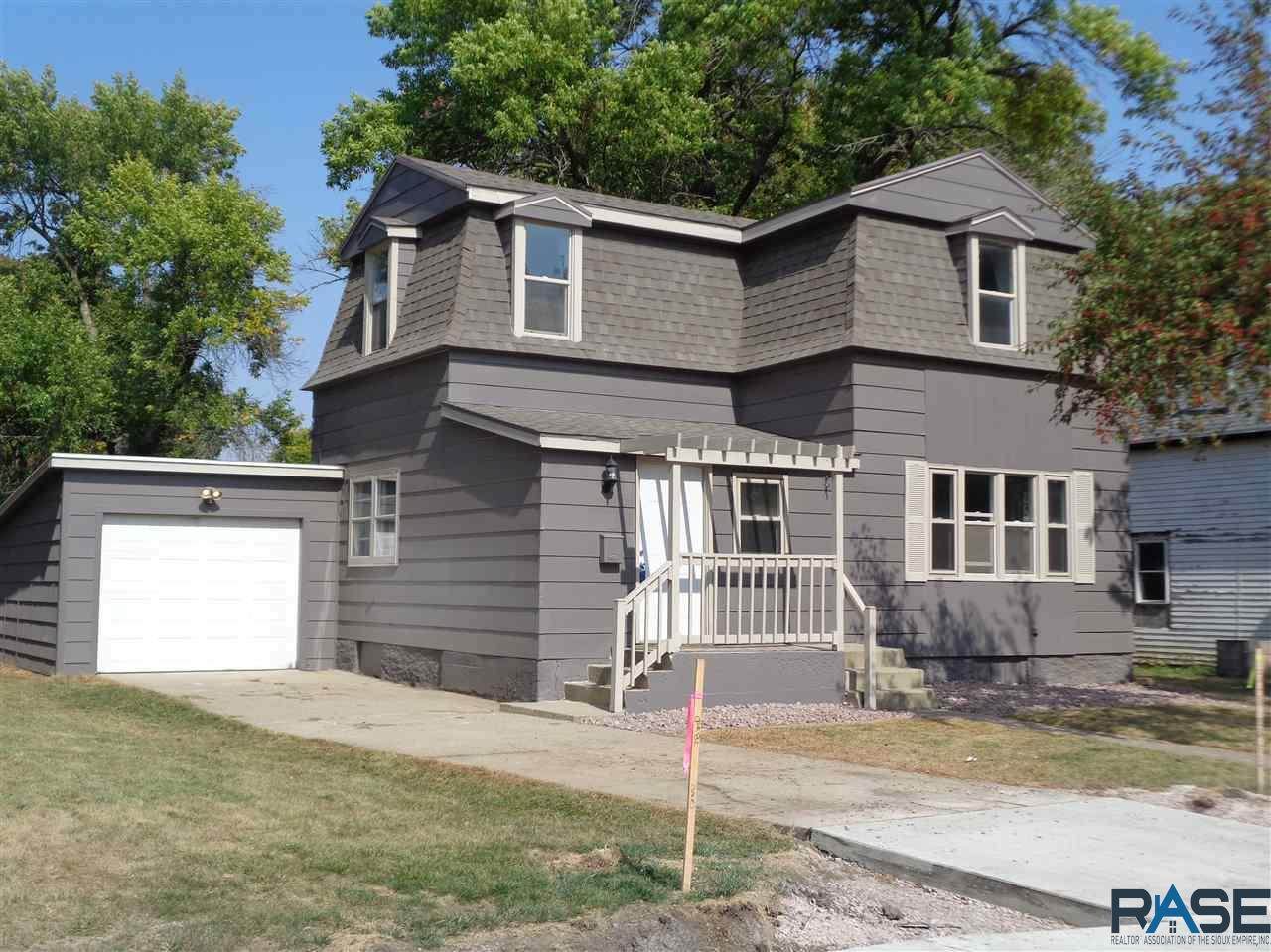714 5th St - Photo 1