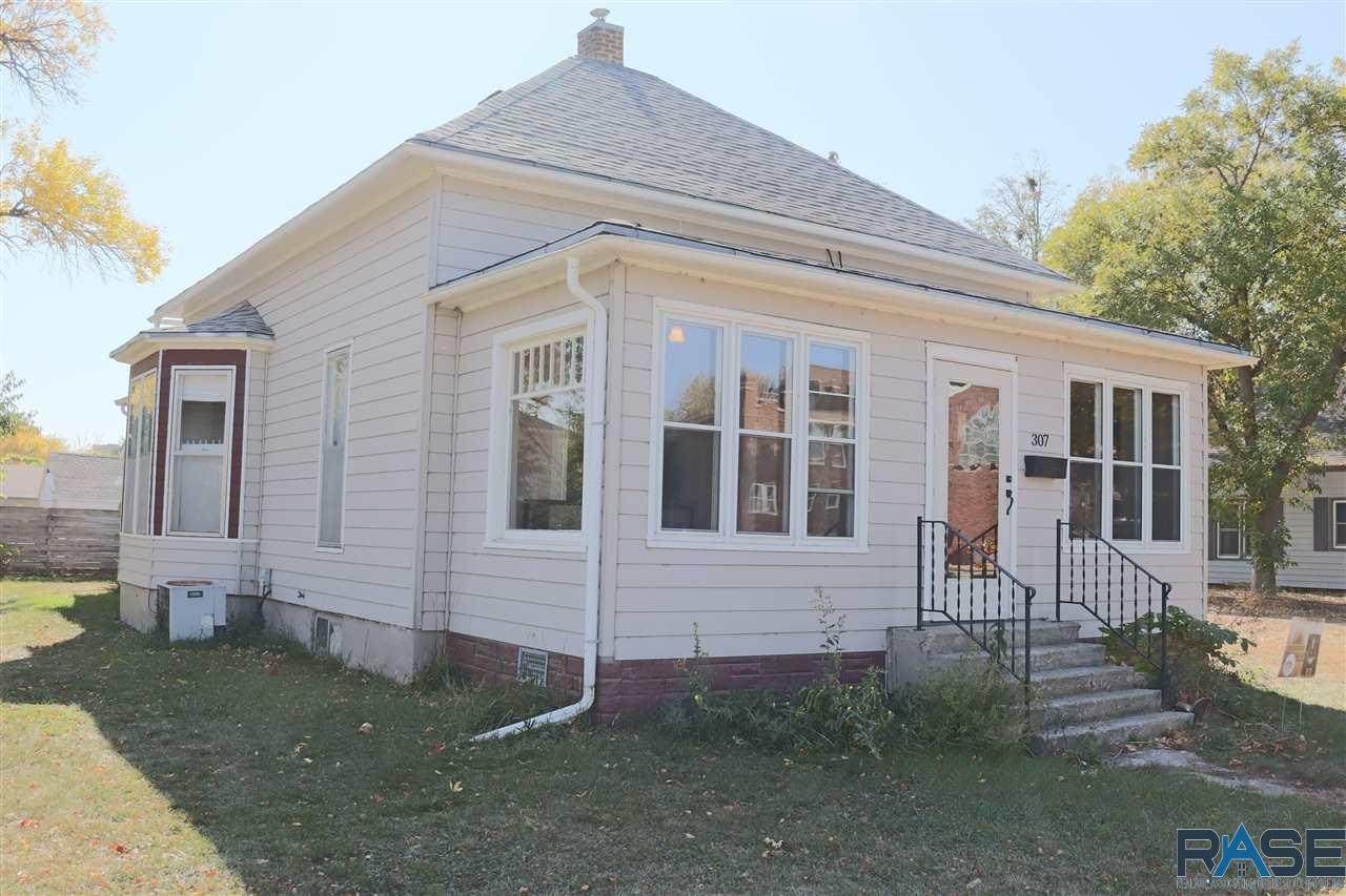 307 Center St - Photo 1