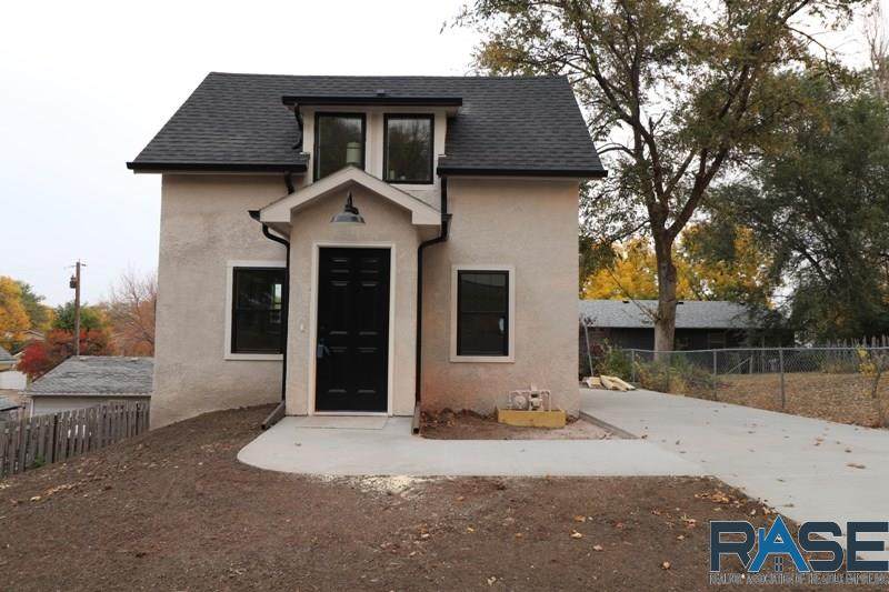 524 Bailey St - Photo 1