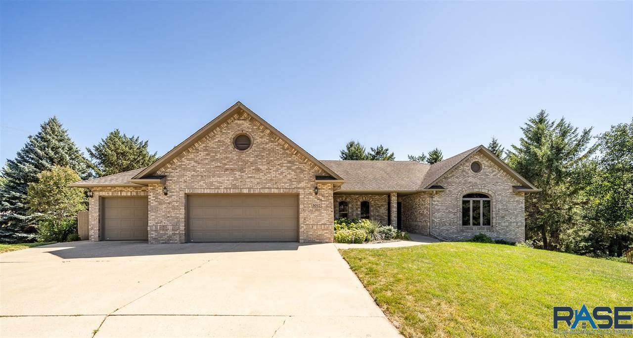 3012 Coral Cir - Photo 1