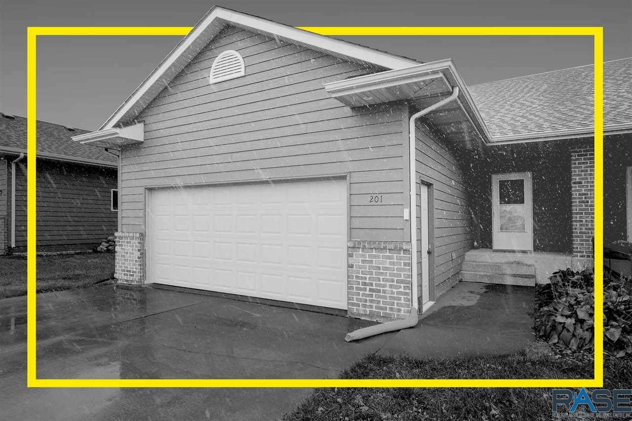 201 Ivy Rd - Photo 1