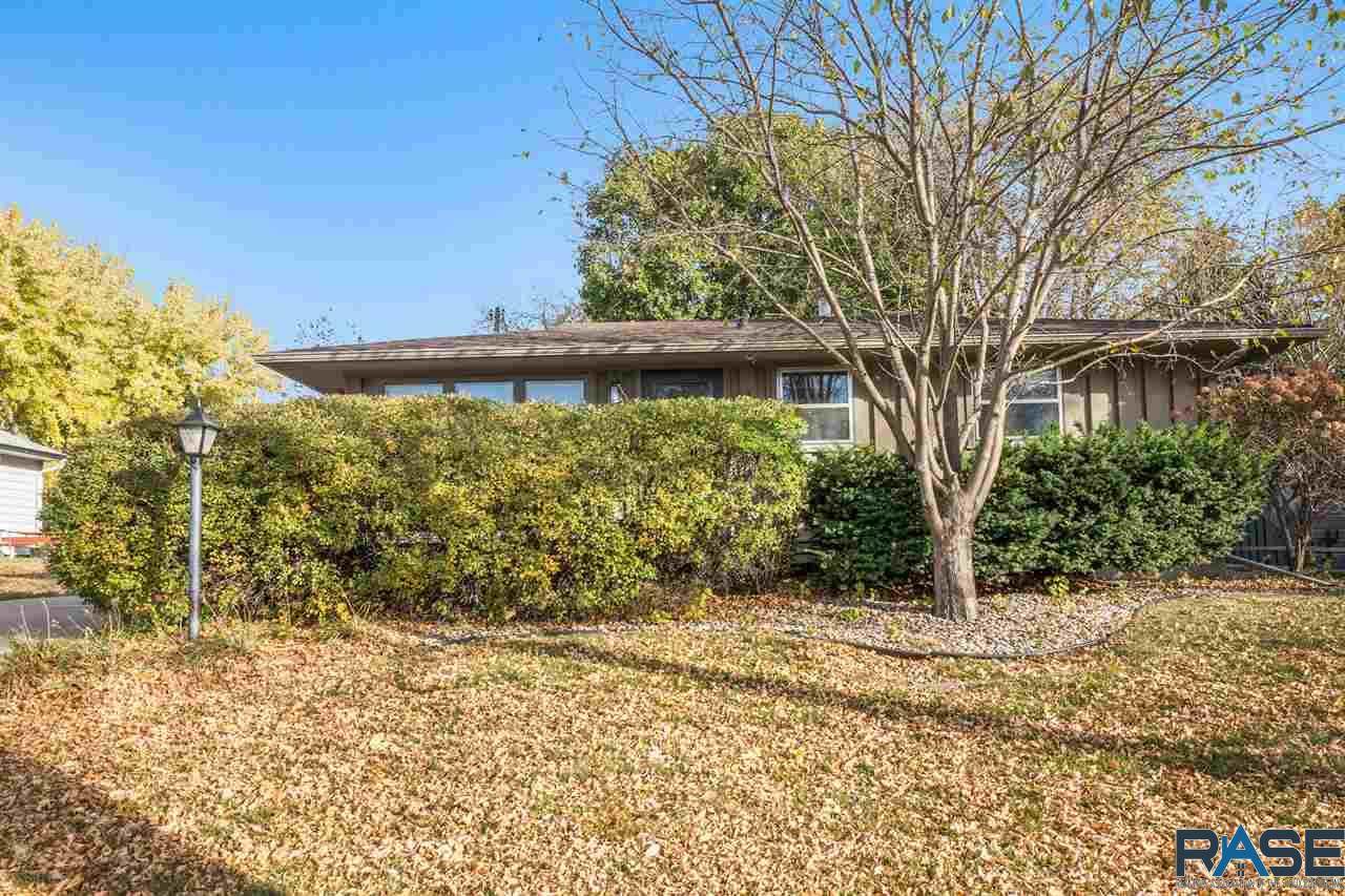 1404 Oak St - Photo 1