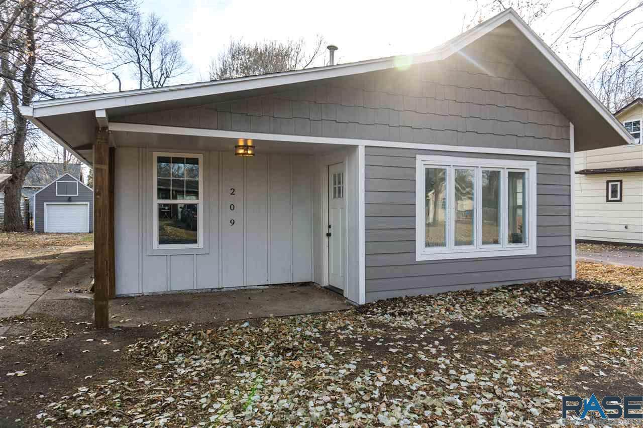 209 Elm St - Photo 1