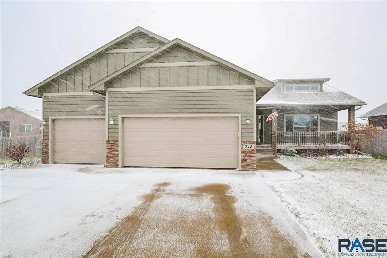 320 Thelma Ave - Photo 1