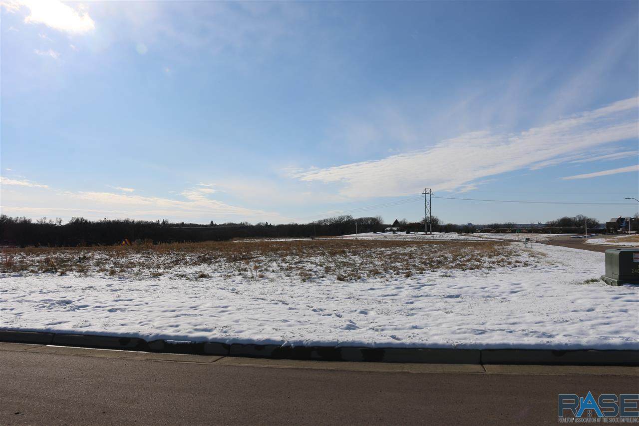 5305 Markham Cir - Photo 1