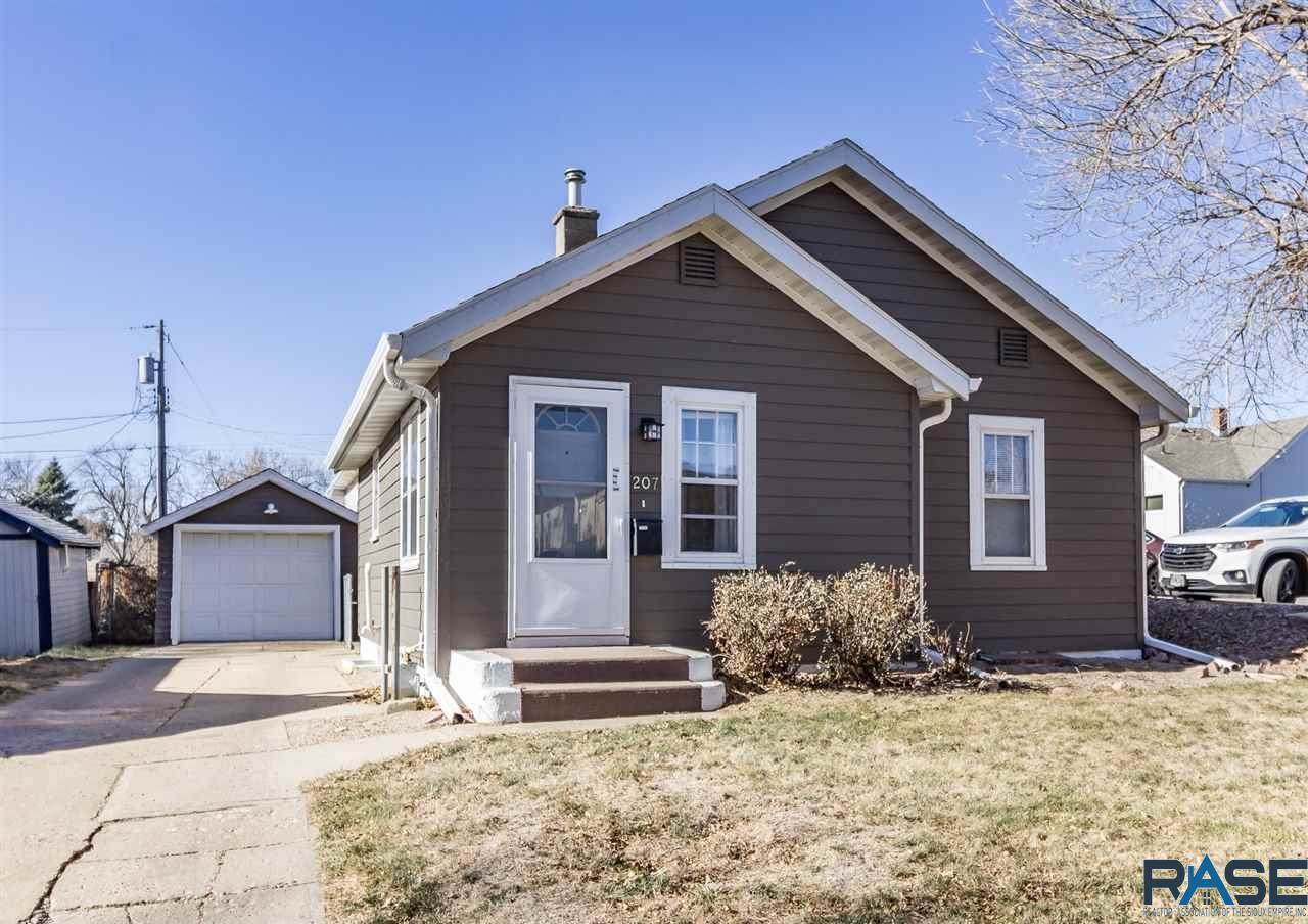 207 Highland Ave - Photo 1
