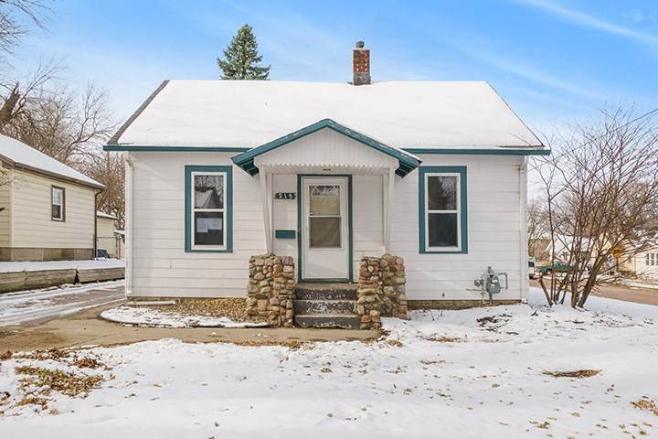215 Hawthorne Ave - Photo 1