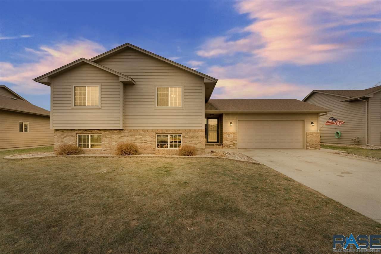 705 Honeysuckle Dr - Photo 1