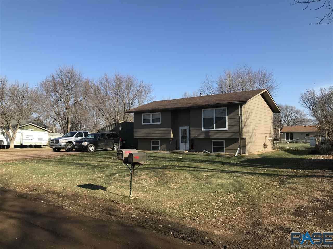 200 Oak St - Photo 1