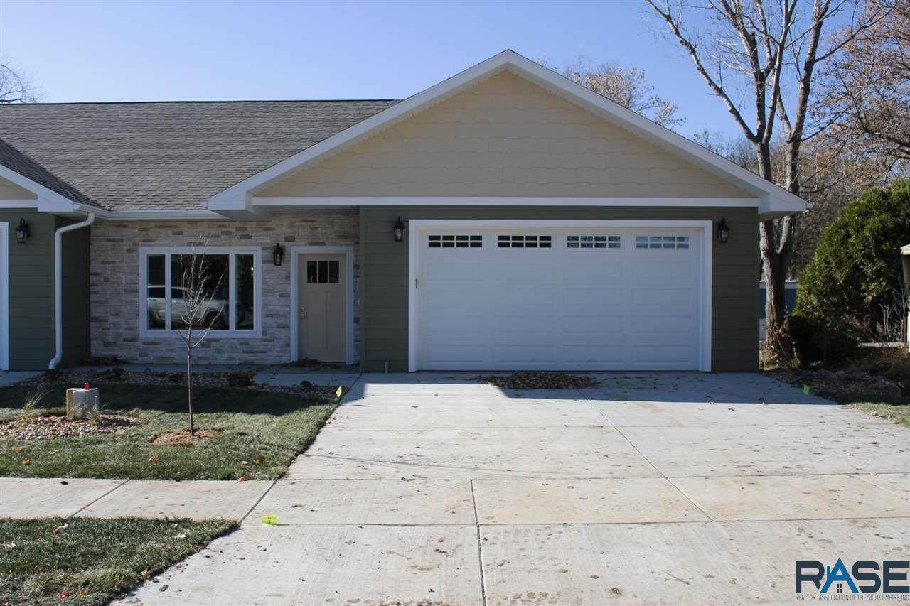 1115 Union Ave - Photo 1