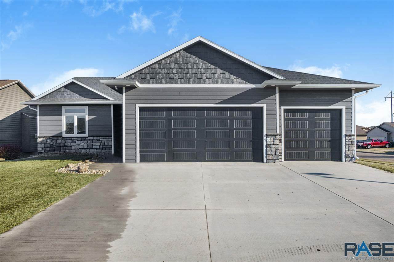 820 Clearbrook Ave - Photo 1