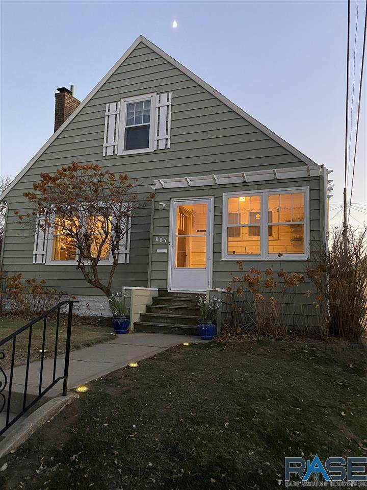607 23rd St - Photo 1