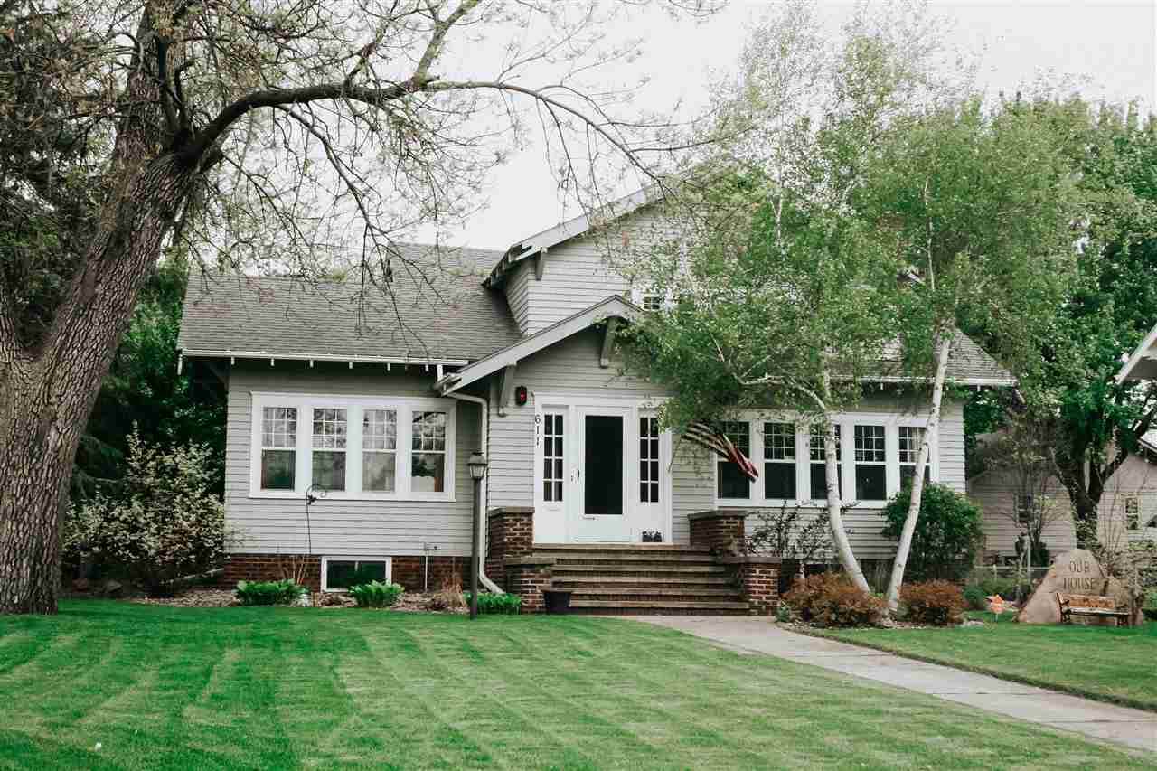 611 Kniss Ave - Photo 1