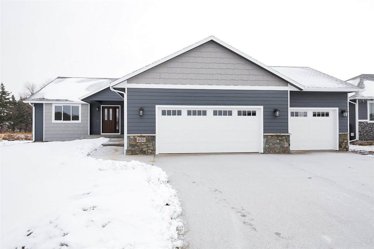 620 James Ave - Photo 1