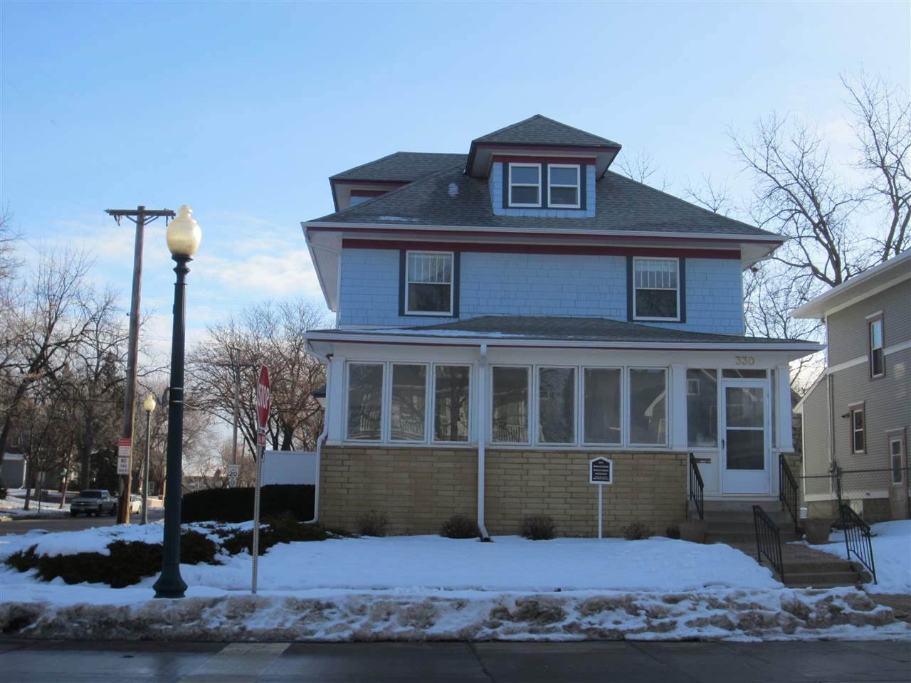 330 Prairie Ave - Photo 1