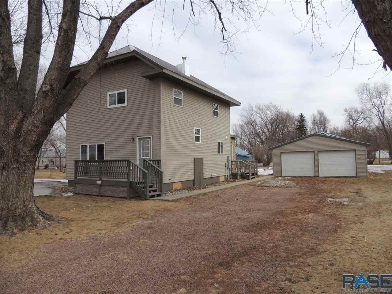 718 Main St - Photo 1
